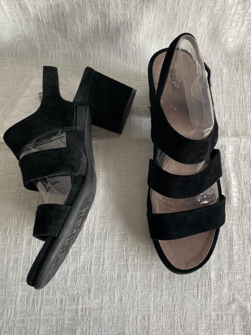 Earth Tierra Black Leather Suede Block Heel Sandals Size 11 EUC Comfort Strappy